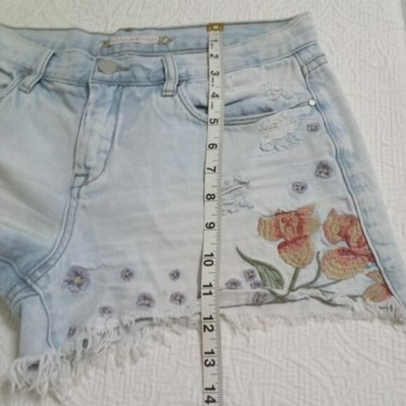 Chelsea and Violet Size 28 Distressed Floral Embroidered Denim Shorts Women Blue - Picture 12 of 12